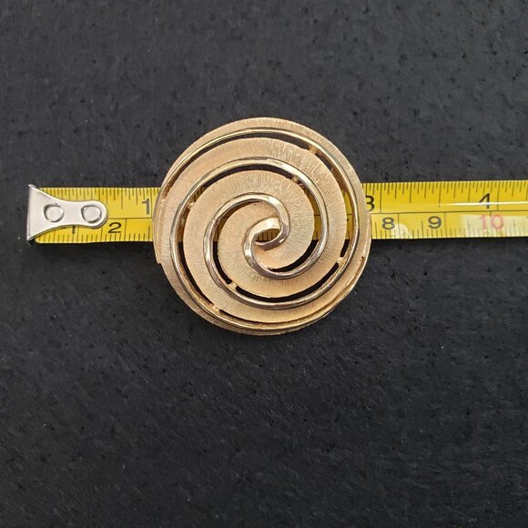 Vintage Crown Trifari Gold-Tone Spiral Swirl Brooch Pin 2" Round - Picture 4 of 12
